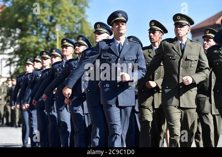 Brno, République tchèque. 30 juillet 2020. La cérémonie de remise des diplômes de l'Université de la Défense a eu lieu le 30 juillet 2020 à Brno, République tchèque. Crédit: Vaclav Salek/CTK photo/Alay Live News crédit: CTK/Alay Live News Banque D'Images