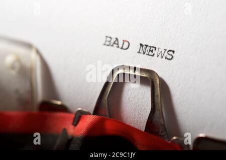 Mauvaise nouvelle texte écrit avec une machine à écrire. Banque D'Images