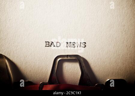 Mauvaise nouvelle texte écrit avec une machine à écrire. Banque D'Images