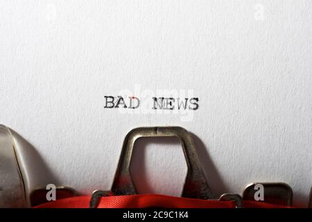 Mauvaise nouvelle texte écrit avec une machine à écrire. Banque D'Images