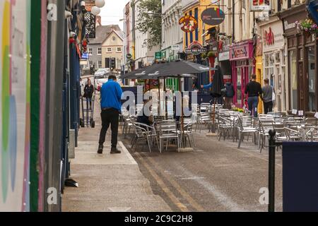 Cork, Irlande. 30 juillet 2020. Ville animée après la forte pluie d'hier, Cork City. Déjeuner matiné sur Princes Street. Le centre-ville était à nouveau animé ce matin après la forte pluie qui a eu un impact notable sur les chiffres de la ville hier. Credit: Damian Coleman/Alay Live News Banque D'Images