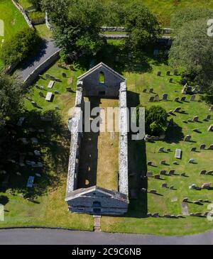 Vue aérienne de la ruine prieuré de Whithorn, Whithorn, Wigtownshire, Dumfries et Galloway, Écosse. Banque D'Images