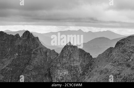 Randonneurs sur la crête dentelée d'un Teallach, Wester Ross Banque D'Images
