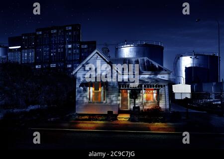 Une maison en bois du début du XXe siècle entourée d'un port de conteneurs commerciaux et de grands réservoirs d'huile. Prise de vue de nuit, avec étoiles et éclairage des fenêtres. Banque D'Images