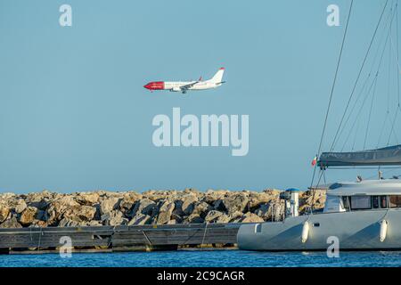 Cagnes-sur-mer, France 24.07.2020. Vol en avion au-dessus de la mer avec des yachts. Photo de haute qualité Banque D'Images