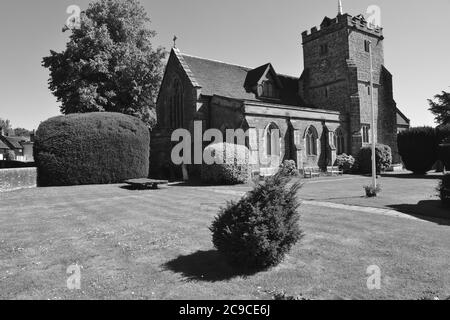 Église de Warnham à Warnham le matin chaud d'été Banque D'Images