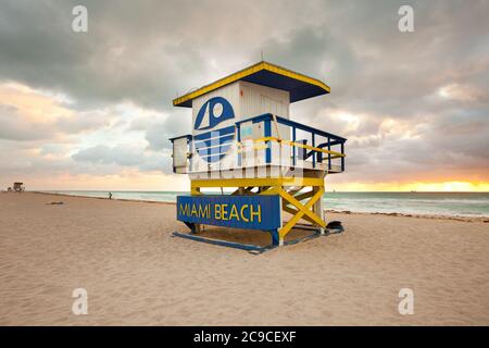 Miami, Florida, United States - Lifeguard Station à l'aube à South Beach. Banque D'Images