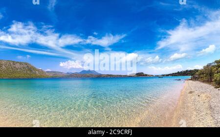 Lac de Vouliagmeni près de Loutraki en été, Grèce Banque D'Images