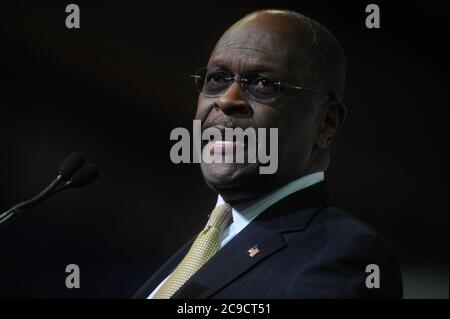 Herman Cain, ancien candidat à la présidence du GOP, prend la parole à la Southern Republican leadership Conference, le 19 janvier 2012 à Charleston, en Caroline du Sud. Crédit : Dennis Van Tine/MediaPunch Banque D'Images
