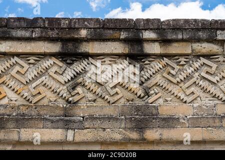 Détail des panneaux en pierre sur le Palais, Bâtiment 7, dans les ruines de la ville de Zapotec de Mitla à Oaxaca, Mexique. Un patrimoine mondial de l'UNESCO Banque D'Images