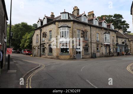 YE OLD NAGS TÊTE DE PUB DANS LE VILLAGE DE CASTLETON, PEAK DISTRICT, DERBYSHIRE ANGLETERRE. Banque D'Images