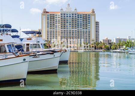 Sarasota Floride, Sarasota Bay eau, marina, bateaux, yachts, Ritz Carlton, hôtel hôtels hébergement inn motels motels, les visiteurs voyage excursion touristique Banque D'Images