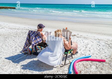 Sarasota Floride, Longboat Key Barrier Island, Golfe du Mexique Côte, adultes homme hommes, femme femme femme femme, plage chaises, couple, visito Banque D'Images