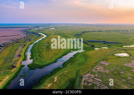 Panorama aérien des rivières de la région d'Astrakhan en été. Photo de haute qualité Banque D'Images