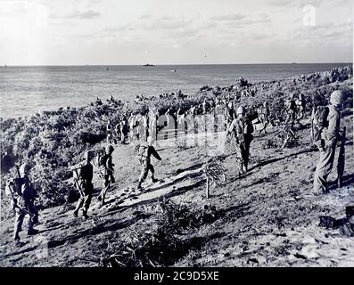 La longue et sanglante bataille d’OKINAWA au Japon en 1945. La bataille a été l'une des plus sanglantes de la bataille sanglante et longue d'OKINAWA au Japon en 1945. La bataille a été l'une des plus sangsues du Pacifique Banque D'Images