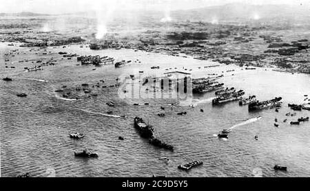 La longue et sanglante bataille d’OKINAWA au Japon en 1945. La bataille a été l'une des plus sanglantes de la bataille sanglante et longue d'OKINAWA au Japon en 1945. La bataille a été l'une des plus sangsues du Pacifique Banque D'Images