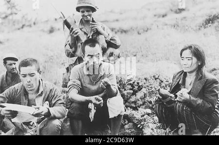 La longue et sanglante bataille d’OKINAWA au Japon en 1945. La bataille a été l'une des plus sanglantes de la bataille sanglante et longue d'OKINAWA au Japon en 1945. La bataille a été l'une des plus sangsues du Pacifique Banque D'Images