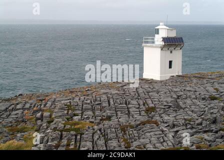 Phare blanc, Black Head, The Burren, Comté de Clare, Irlande, Éire, Irland, Írország, Europe Banque D'Images