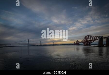 Forth Bridge à Dusk Banque D'Images