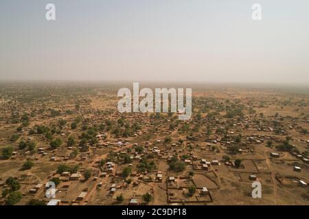 La province de Mouhoun, au Burkina Faso, est une région où le secours luthérien du monde met en œuvre le projet SESAME. Projet de commercialisation et d'exportation de SESAME - Burkina Faso, Afrique de l'Ouest. 5 décembre 2018. Photo de Jake Lyell pour le secours luthérien du monde. Banque D'Images