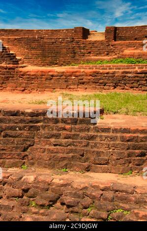 une forteresse sur le rocher du lion à sigiriya Banque D'Images