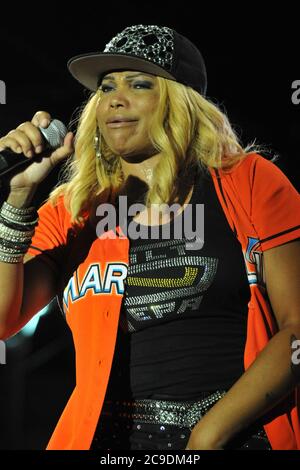 Miami, États-Unis d'Amérique. 16 novembre 2009. MIAMI, FL - 01 AOÛT: Cheryl James ('alt'), et Sandra Denton ('Pepa') du groupe Salt-N-Pepa spectacle à Marlins Park le 1er août 2015 à Miami, Floride personnes: Salt-N-Pepa crédit: Storms Media Group/Alay Live News Banque D'Images