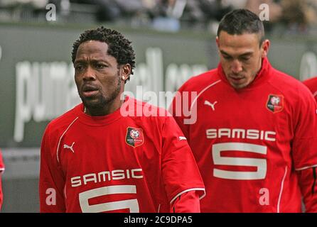 Jean II Makoun et Mevlüt Erding pendant la Ligue 1 2012 - 2013, FC Stade Rennais - FC Sochaux-Montbéliard sur Féruary 23 2013 à Roazon Park, Rennes - photo Laurent Lairys / DPPI Banque D'Images