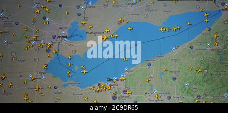 Trafic aérien sur l'aéroport de Detroit (30 juillet 2020, UTC 16.13) sur Internet avec le site Flightracar 24, pendant la pandémie du coronavirus Banque D'Images