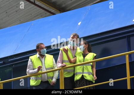 Espagne. 30 juillet 2020. Pour leur dernier arrêt dans le voyage d'un mois à toute l'Espagne Don Felipe et Doña Letizia rois d'Espagne ont choisi les Asturies. Après avoir visité un centre de traitement des déchets au début de ce jeudi, puis l'éloge de l'Horizon - une sculpture créée par Chillida il y a trois décennies - ils ont terminé leur séjour dans le pays qui a vu la Reine naître s'installer à Llanera. Dans ce conseil de la Principauté, ils ont connu les installations du musée Fernando Alonso. (Photo de Mercedes Menendez/Pacific Press) crédit: Pacific Press Media production Corp./Alay Live News Banque D'Images