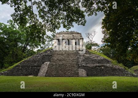 Le Temple du Comte dans les ruines de la ville maya de Palenque, Parc National de Palenque, Chiapas, Mexique. Un site classé au patrimoine mondial de l'UNESCO. Banque D'Images