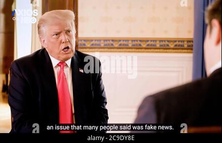 Washington, District de Columbia, États-Unis. 29 juillet 2020. Une capture d'écran vidéo du président DONALD TRUMP interviewé par JONATHAN SWAN sur « Axios sur HBO ». Au cours de ce segment, Trump a admis ne jamais soulever la question du paiement par la Russie des primes taliban sur la vie des Américains lors d’un appel téléphonique avec Poutine. Crédit : Brian Cahn/ZUMA Wire/Alay Live News Banque D'Images