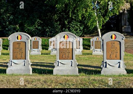 Tombe du 2e lieutenant Edmond de Rockere (1878-1914), 2e régiment de ligne au cimetière militaire belge de Sint-Margriete-Houtem, Belgique Banque D'Images