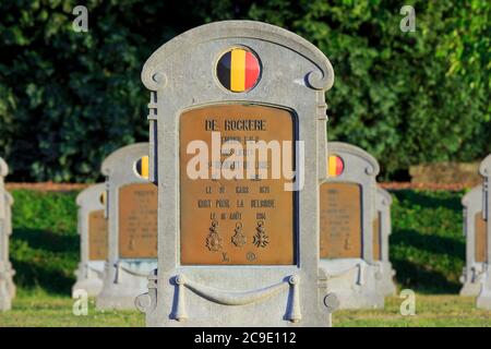 Tombe du 2e lieutenant Edmond de Rockere (1878-1914), 2e régiment de ligne au cimetière militaire belge de Sint-Margriete-Houtem, Belgique Banque D'Images