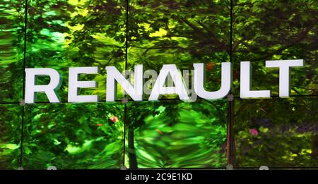 Paris, France. 22 mai 2020. Photo du fichier prise le 22 mai 2020 montre le logo du constructeur automobile français Renault à Paris, France. Renault a publié jeudi ses résultats financiers pour le premier semestre 2020, déclarant avoir subi une perte massive de 7.4 milliards d'euros. Credit: Gao Jing/Xinhua/Alamy Live News Banque D'Images