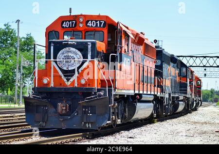 Franklin Park, Illinois, États-Unis. Un quatuor de locomotives de la ceinture du port d'Indiana voyageant léger (sans train) vers ses propres voies. Banque D'Images