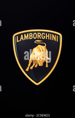 Cologne, Allemagne. 28 juillet 2020. Le logo du constructeur automobile Lamborghini, qui appartient au groupe Volkswagen en tant que partie d'Audi AG, sur le terrain de Motorworld Koln Rheinland. Koln, 28 juillet 2020 | usage Worldwide Credit: dpa/Alay Live News Banque D'Images