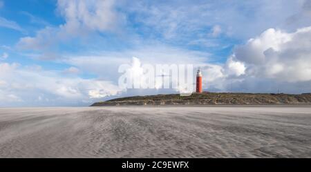 Sable soufflant dans le vent sur la plage de Texel, aux pays-Bas. Banque D'Images