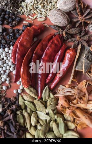 Vue rapprochée de différentes épices. Banque D'Images