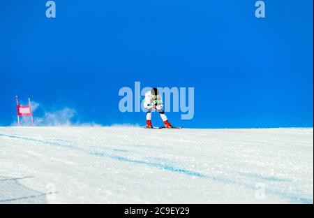 course de ski alpin sur la piste du slalom géant Banque D'Images