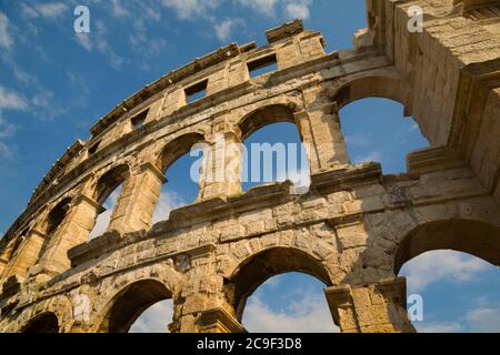 Pula, Istrie, Croatie Comté. L'amphithéâtre romain. Banque D'Images