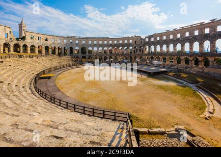 Pula, Istrie, Croatie Comté. L'amphithéâtre romain. Banque D'Images