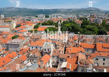 Split, côte dalmate, Croatie. Vue sur le toit. Le Centre historique de Split est un site classé au patrimoine mondial de l'UNESCO. Banque D'Images