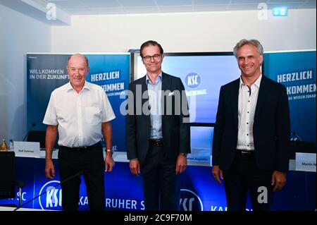 Karlsruhe, Allemagne. 30 juillet 2020. Le nouveau Praesidium de la KSC : vice-président de gauche à droite Guenter Pilarsky (KSC), président Holger Siegmund-Schultze (KSC), vice-président Martin Mueller. GES/football/2ème Bundesliga: Assemblée générale extraordinaire du Club sportif Karlsruher, 30 juillet 2020 | usage dans le monde crédit: dpa/Alay Live News Banque D'Images