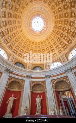 Les musées du Vatican sont une immense collection d'objets, de fresques, de peintures et de sculptures amassés par l'Église catholique tout au long des siècles Banque D'Images