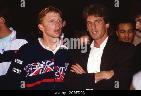 Tennis Gala zugunsten der Tore-Meinecke-Stiftung auf dem Rothebaum à Hambourg, Allemagne 1990, Gaststar: Boris Becker, Uli Stein Banque D'Images