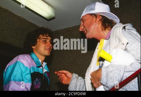 Tennis Gala zugunsten der Tore-Meinecke-Stiftung auf dem Rothebaum in Hamburg, Deutschland 1990, Gaststar: Tore Meinecke, Otto Waalkes Banque D'Images