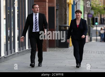 L'ancien chef conservateur écossais Ruth Davidson MSP aux côtés du député conservateur écossais Douglas Ross à Édimbourg, après avoir confirmé qu'il se présentera à la direction des conservateurs écossais après la démission soudaine de Jackson Carlaw après moins de six mois à ce poste. Banque D'Images