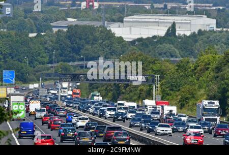 Bristol, Royaume-Uni. 31 juillet 2020. 31 juillet 2020.Afternoon Holiday traffic Jam sur M5 un jour très chaud, en direction du sud entre Gordano Services et Weston Super Mare.Pictures crédit: Robert Timoney/Alamy Live News Banque D'Images