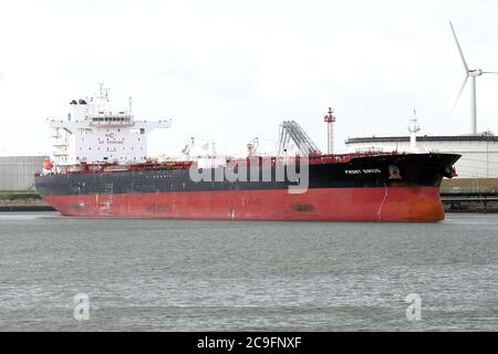 Le pétrolier de pétrole brut Front Sirius sera déchargé dans le port de Rotterdam le 3 juillet 2020. Banque D'Images