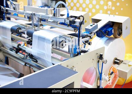 Machine pour la fabrication de sacs en plastique Banque D'Images